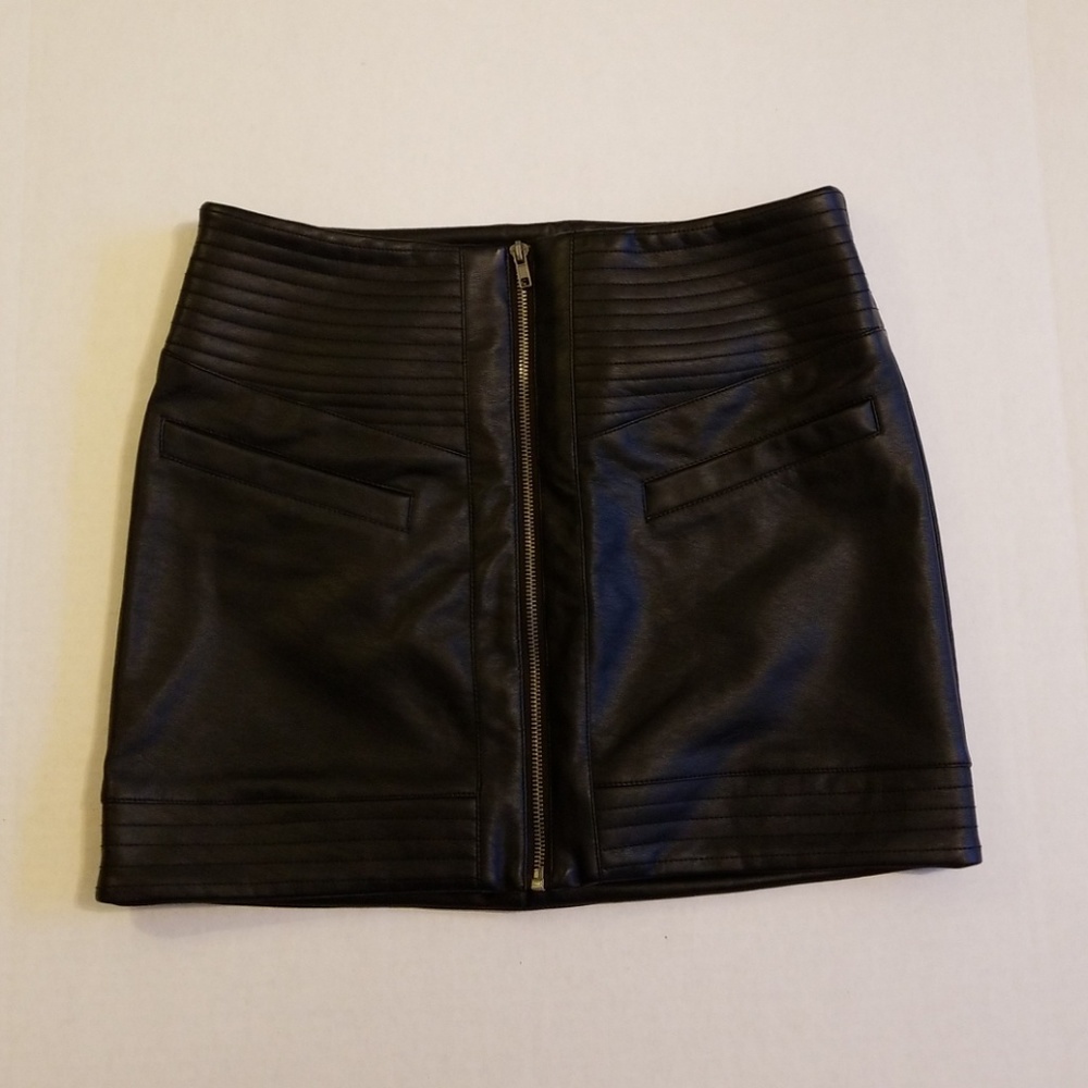 Jack Faux Leather Zip-up Mini Skirt